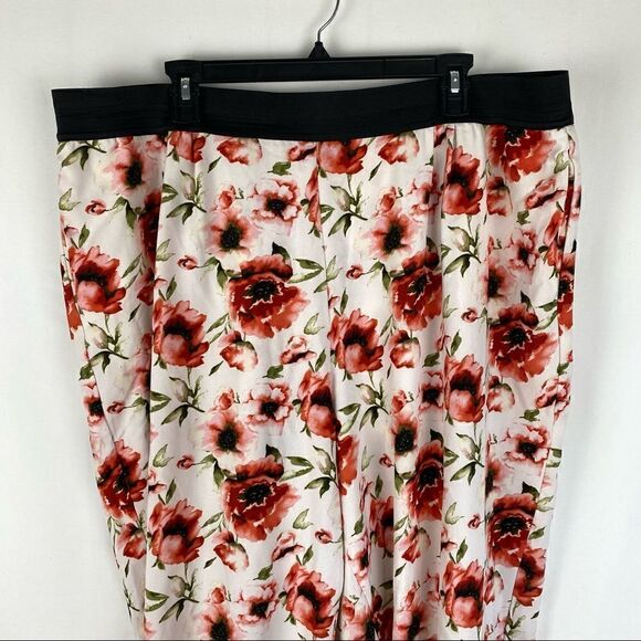 Styled by Joe Zee woman’s floral pants - Picture 10 of 11
